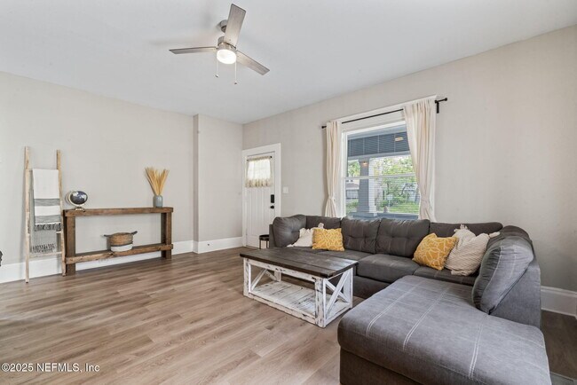 Building Photo - 2781 College St