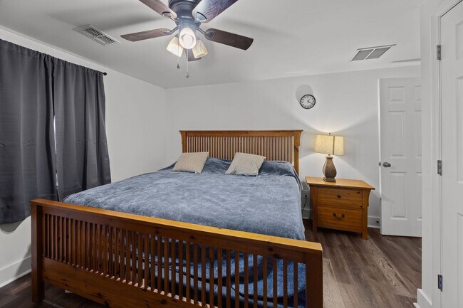 Building Photo - Charming Single-Family Home