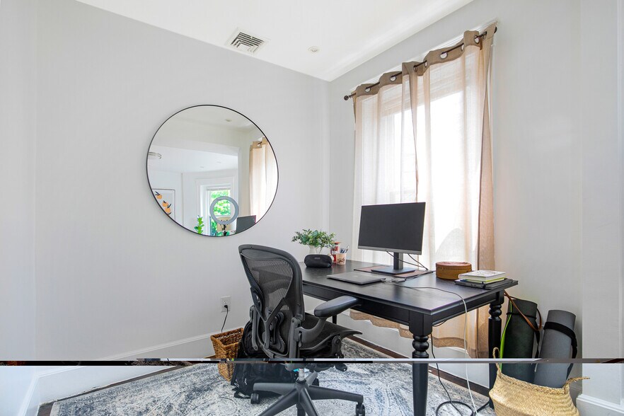 Building Photo - 38 Cameron St