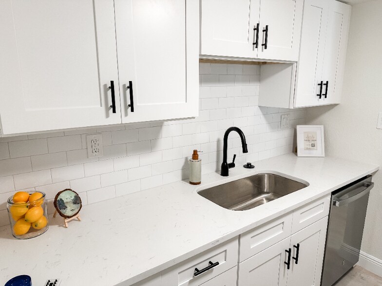 Building Photo - 3640 41st Ln S