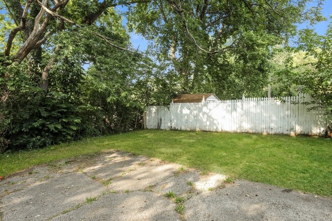 Building Photo - 3316 E 59th St