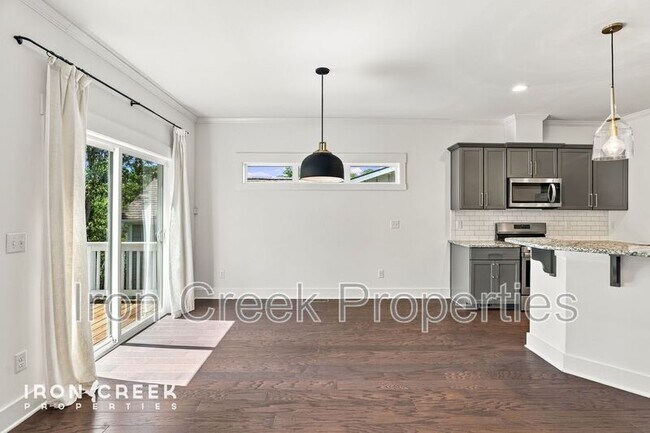 Building Photo - 17 Woodbridge Park Dr