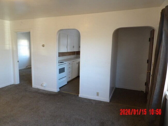 Building Photo - 2-bedroom Duplex with Brand New Mini Split!