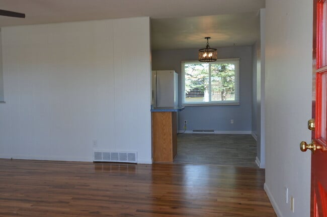 Building Photo - 740 Golden Hill St