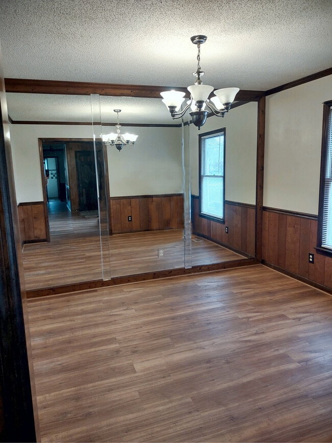 Beautiful Glass mirrored Dining Room - 120 Arrow Lands Trl