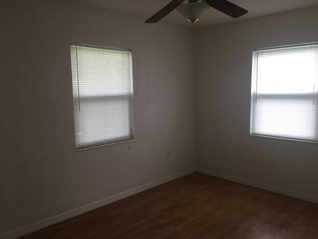 Building Photo - 3310 New England St