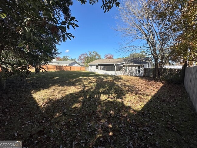 Building Photo - 205 Woodlawn Dr