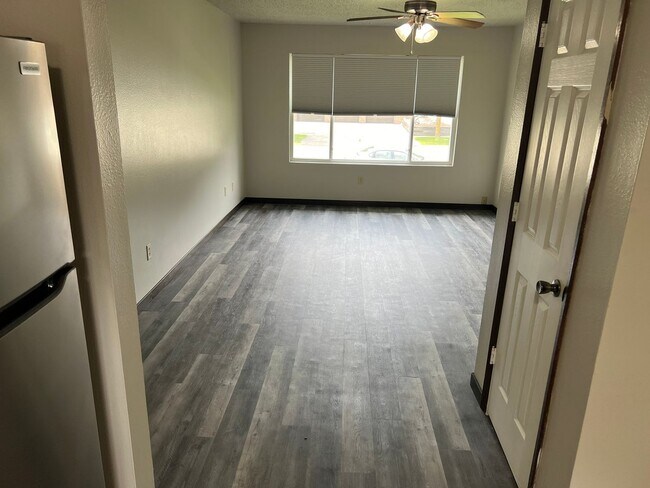 Building Photo - 3 bedroom apartment-NW Ames close to Sawyer Elementary-no pet fees