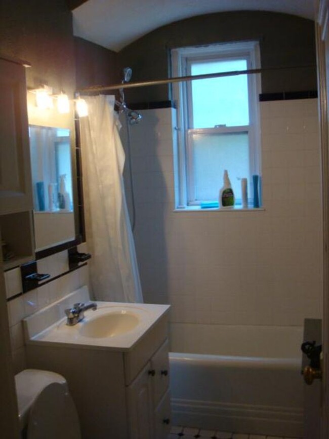 Building Photo - New Allston Listing!!