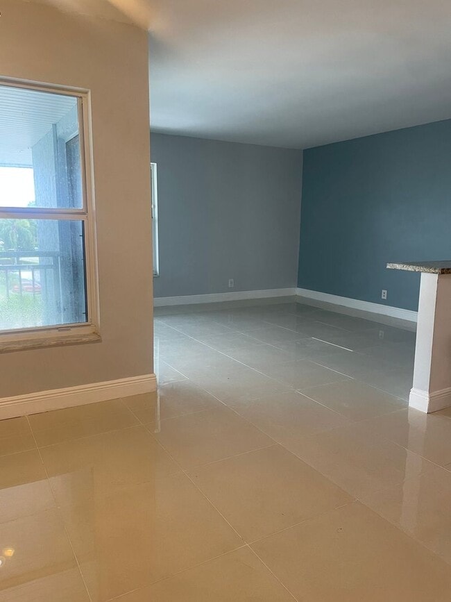 Building Photo - Charming Apartment in Fort Lauderdale