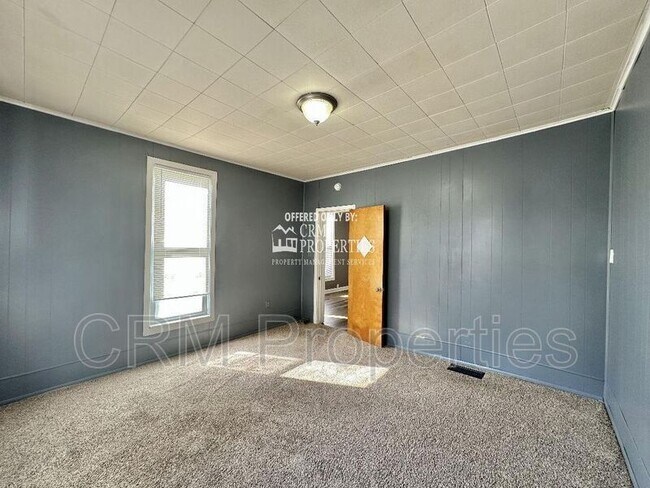 Building Photo - 1115 S Jay St