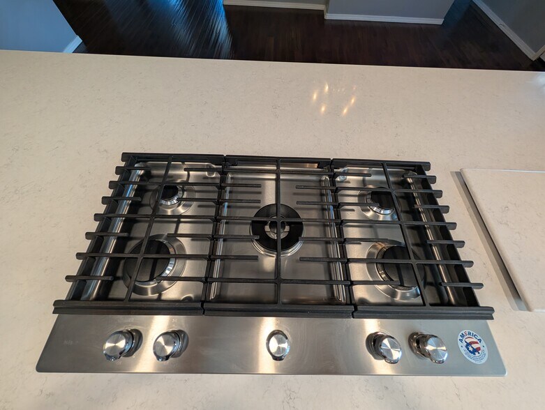 Gas stovetop - 8701 NW 116th St