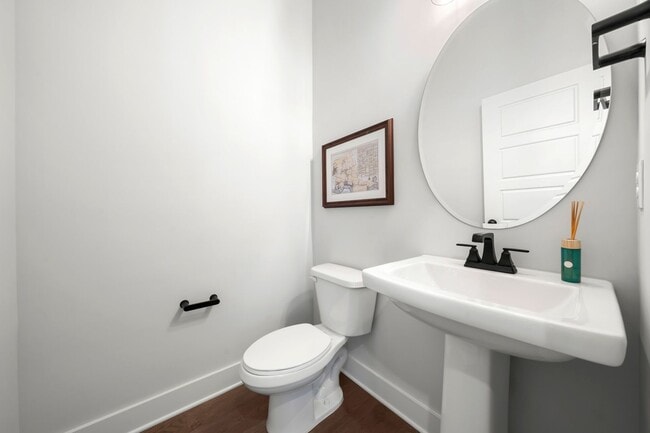 Building Photo - 2506 Lola Ave