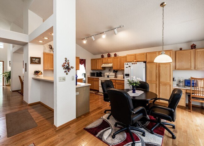 Building Photo - Spacious 5 Bedroom in D20 centrally located