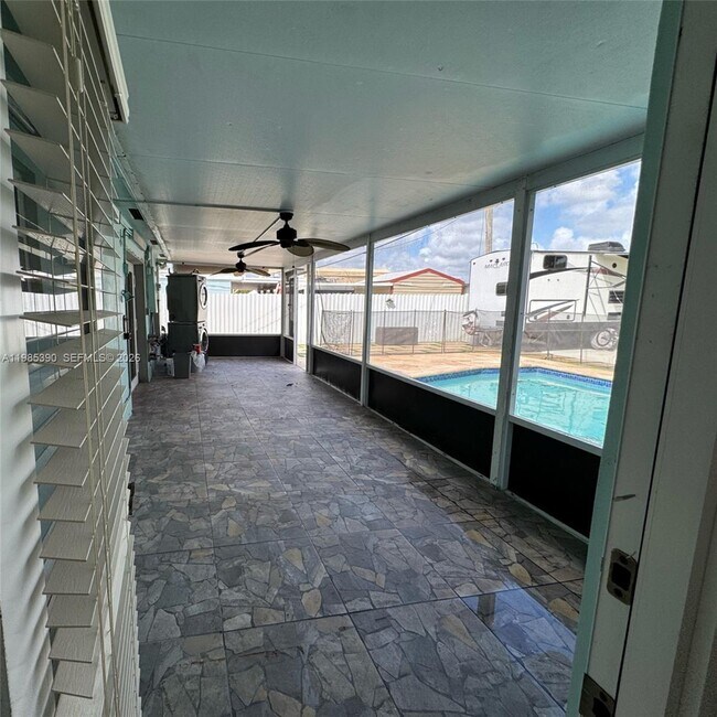 Building Photo - 4261 SW 22nd St