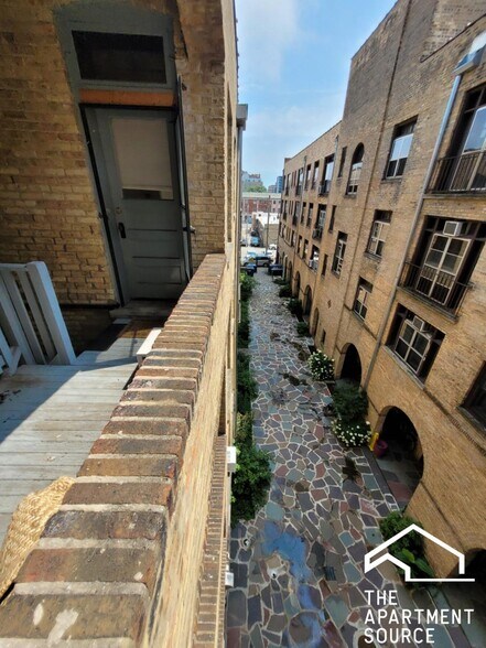 Building Photo - 913 Elmwood Ave