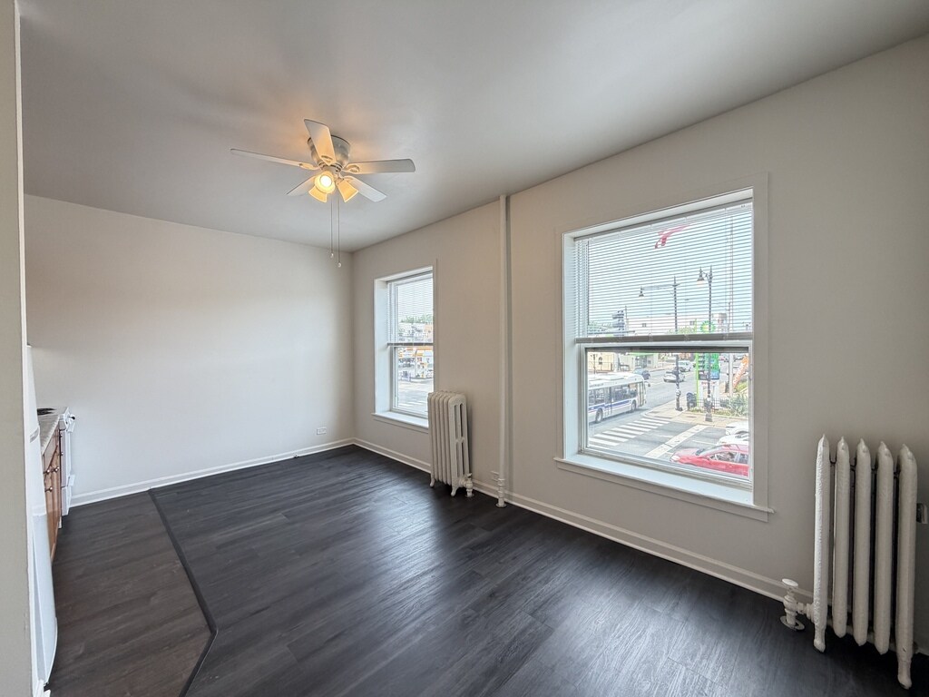 Building Photo - 3957 W Irving Park Rd
