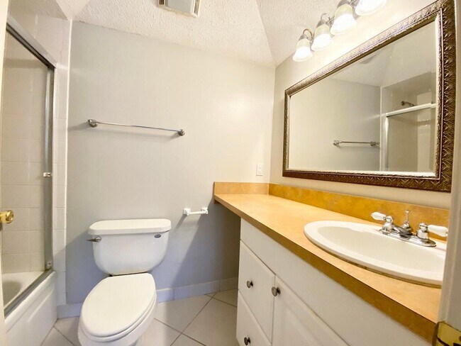 Building Photo - 2700 Casita Way