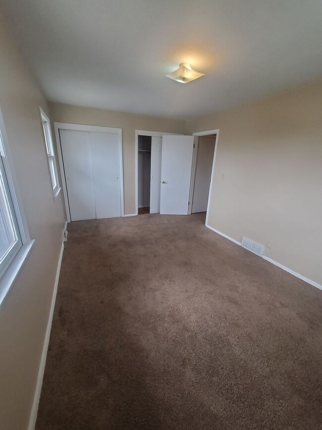Building Photo - 8615-8617 N 106th St. (Townhouse)