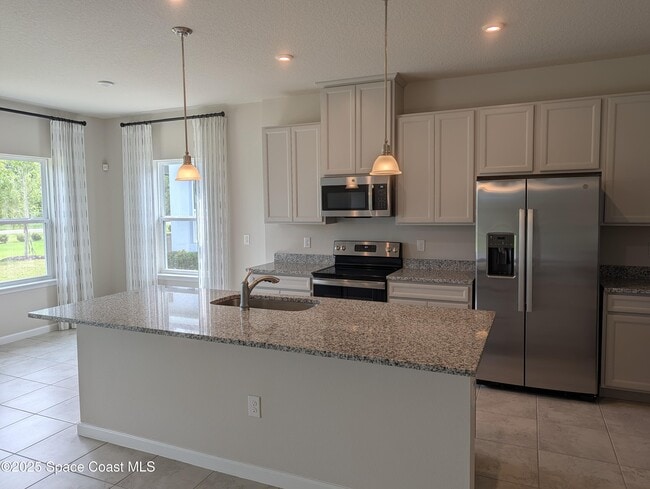 Building Photo - 2273 Landing Dr