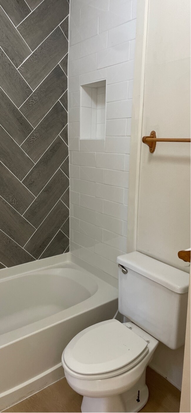 Building Photo - 401 Shadow Oaks Dr