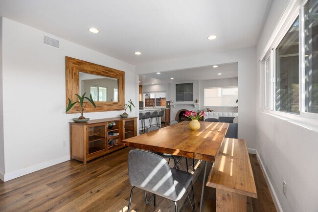Building Photo - Enjoy the view from this 4 bedroom home with solar and overlooking the lagoon in quiet neighborhood