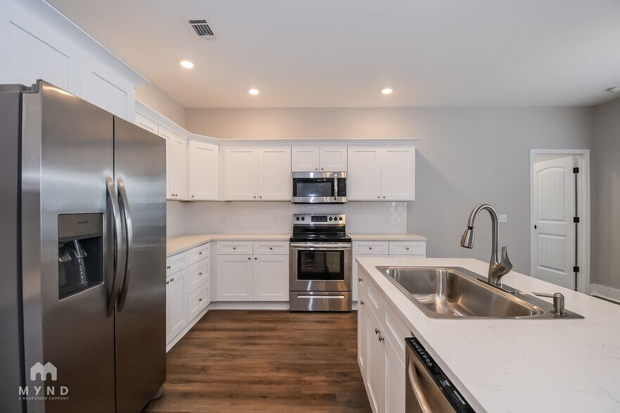 Building Photo - 67 Greyfield Dr
