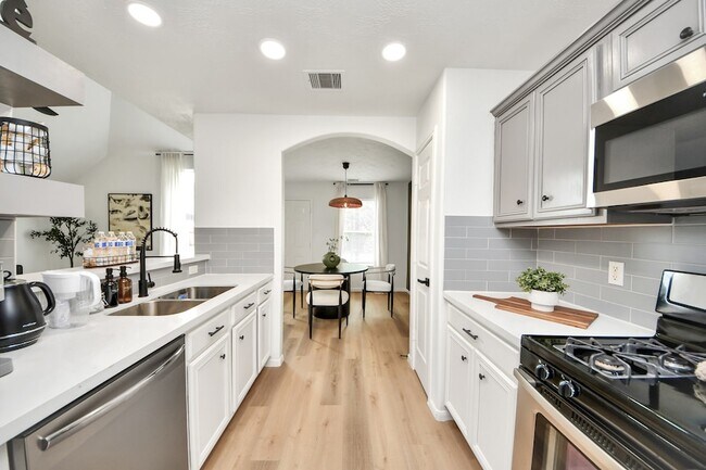 Building Photo - 8919 Windfern Trace Dr