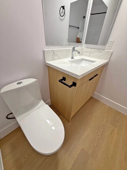 Building Photo - 11070 Rose Ave