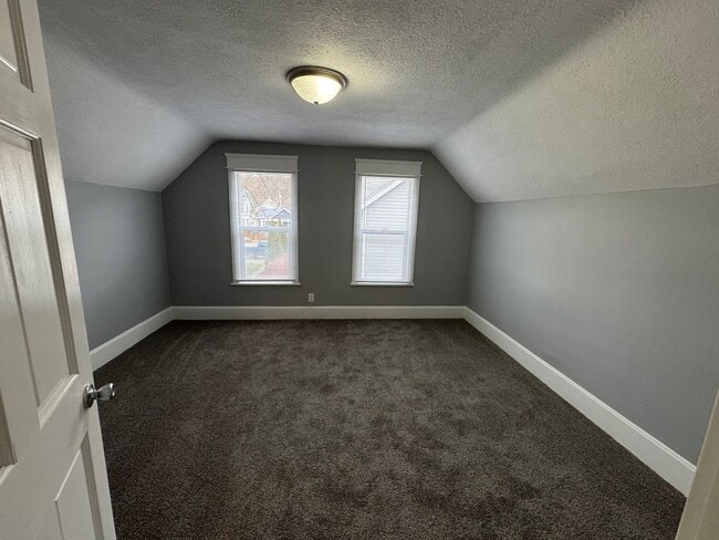 Building Photo - Updated 2BR Home with Reserved Parking – Moline