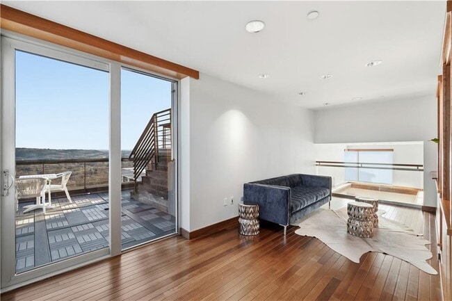 Building Photo - 5 W Mountain St