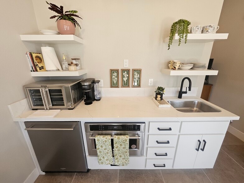 Building Photo - 143 8th St