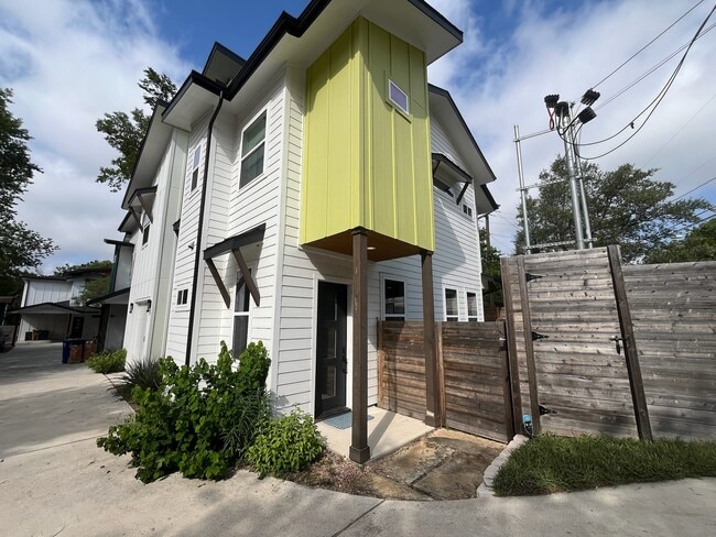 Building Photo - 3507 Oak Springs Dr