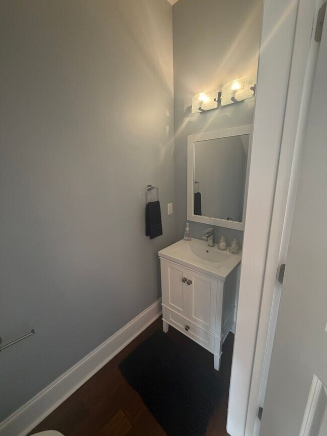 Building Photo - Luxury 3 Bedroom Condo in the Heart of Lawrenceville
