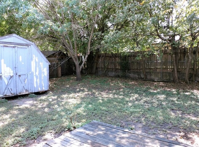 Building Photo - 1104 Cummings Ave