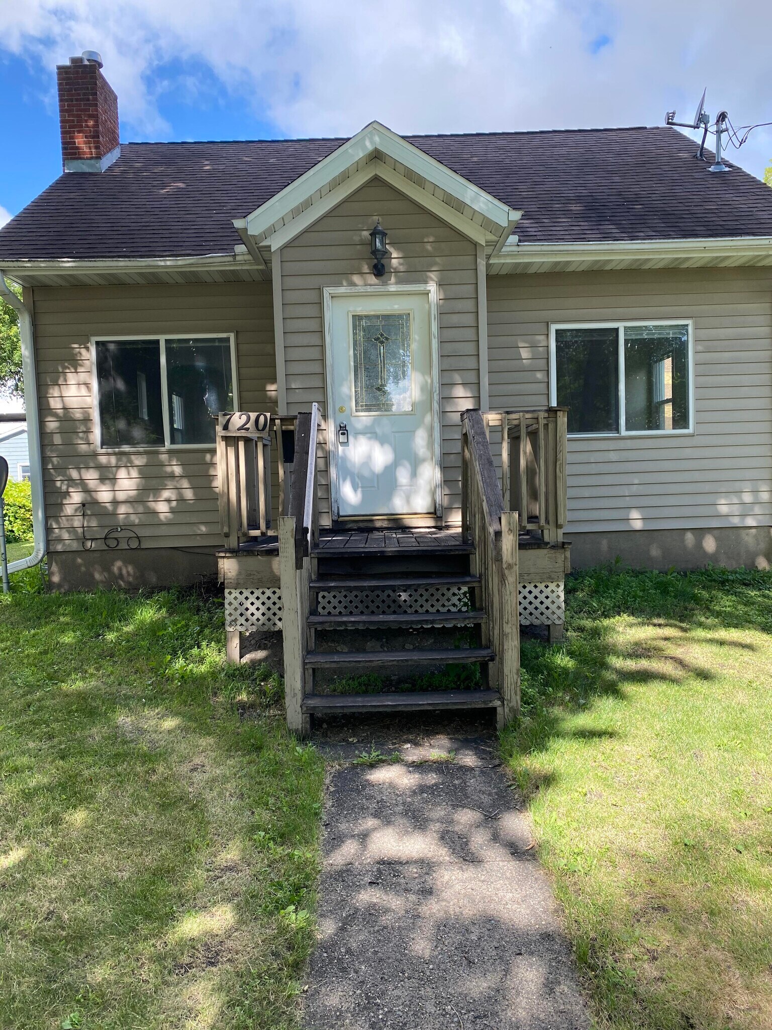 Building Photo - 720 3rd St N