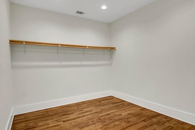 Building Photo - 1442 Mercer Ave