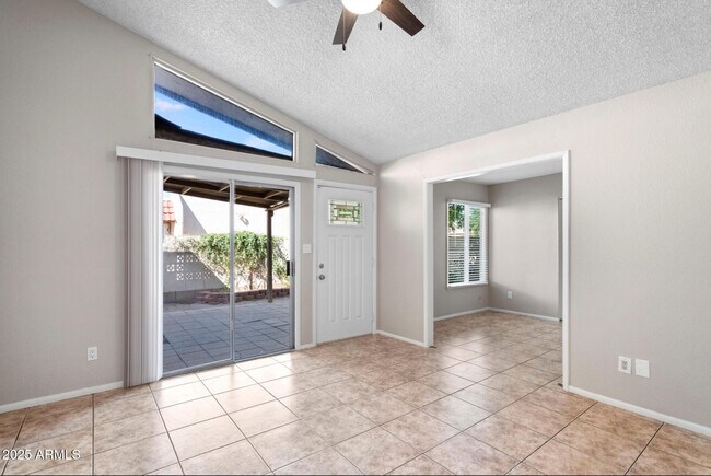 Building Photo - 555 N May