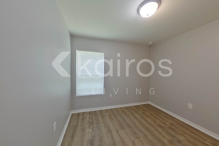 Building Photo - 2103 Roosevelt Ave