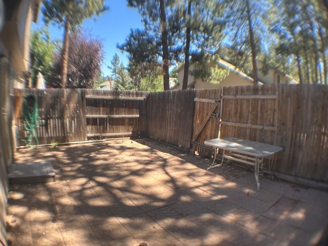 Building Photo - Nice 3 bedroom  with 2 car garage