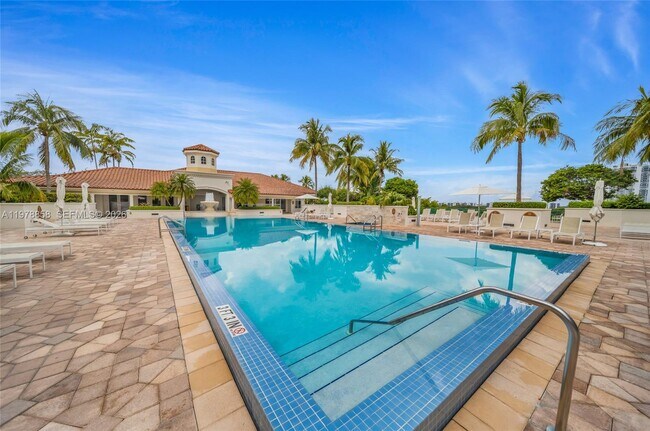 Building Photo - 20000 E Country Club Dr