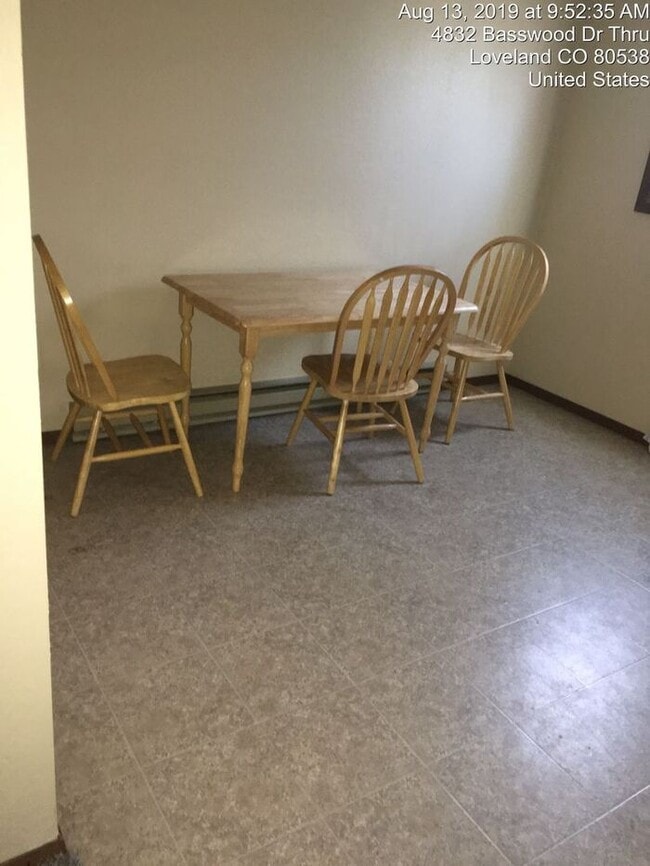 Building Photo - Water/Sewer/Trash Included - Large Two Bedroom One Bath In North Loveland! Easy Access to HWY 287!