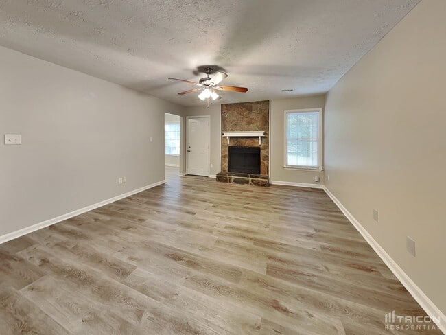 Building Photo - 40 Rosebud Ln