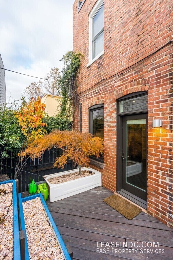 Building Photo - 1964 2nd St NW