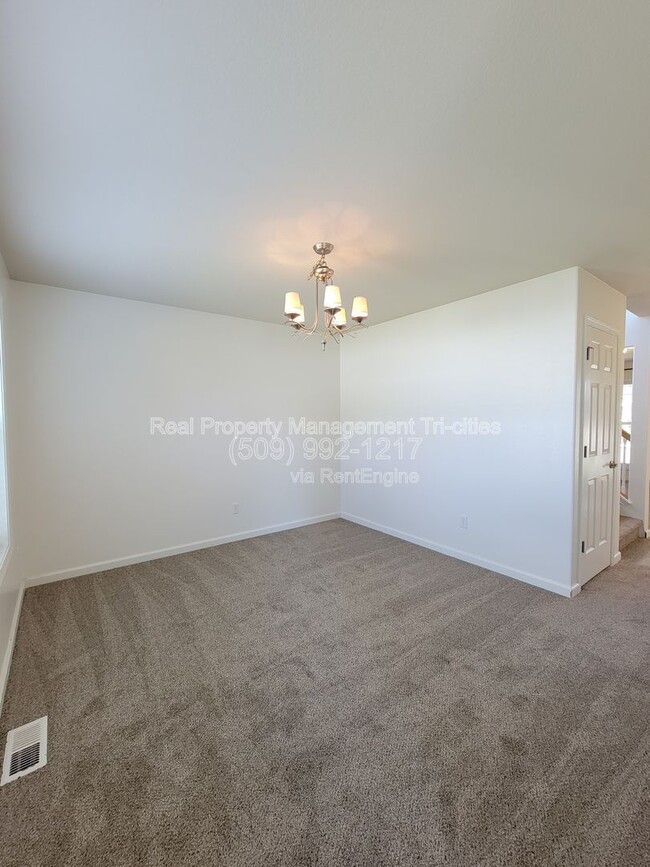 Building Photo - 4003 Segovia Dr