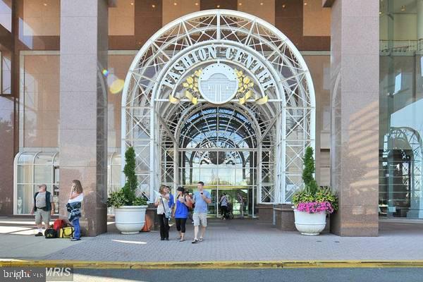 Building Photo - 1300 S Arlington Ridge Rd