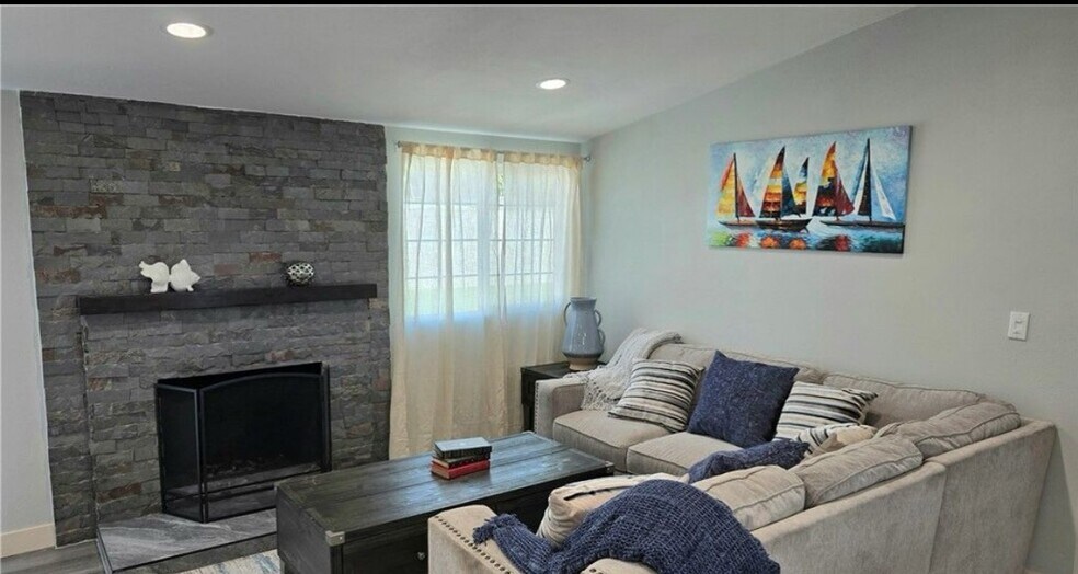 Primary Photo - 2108 Raleigh Ave