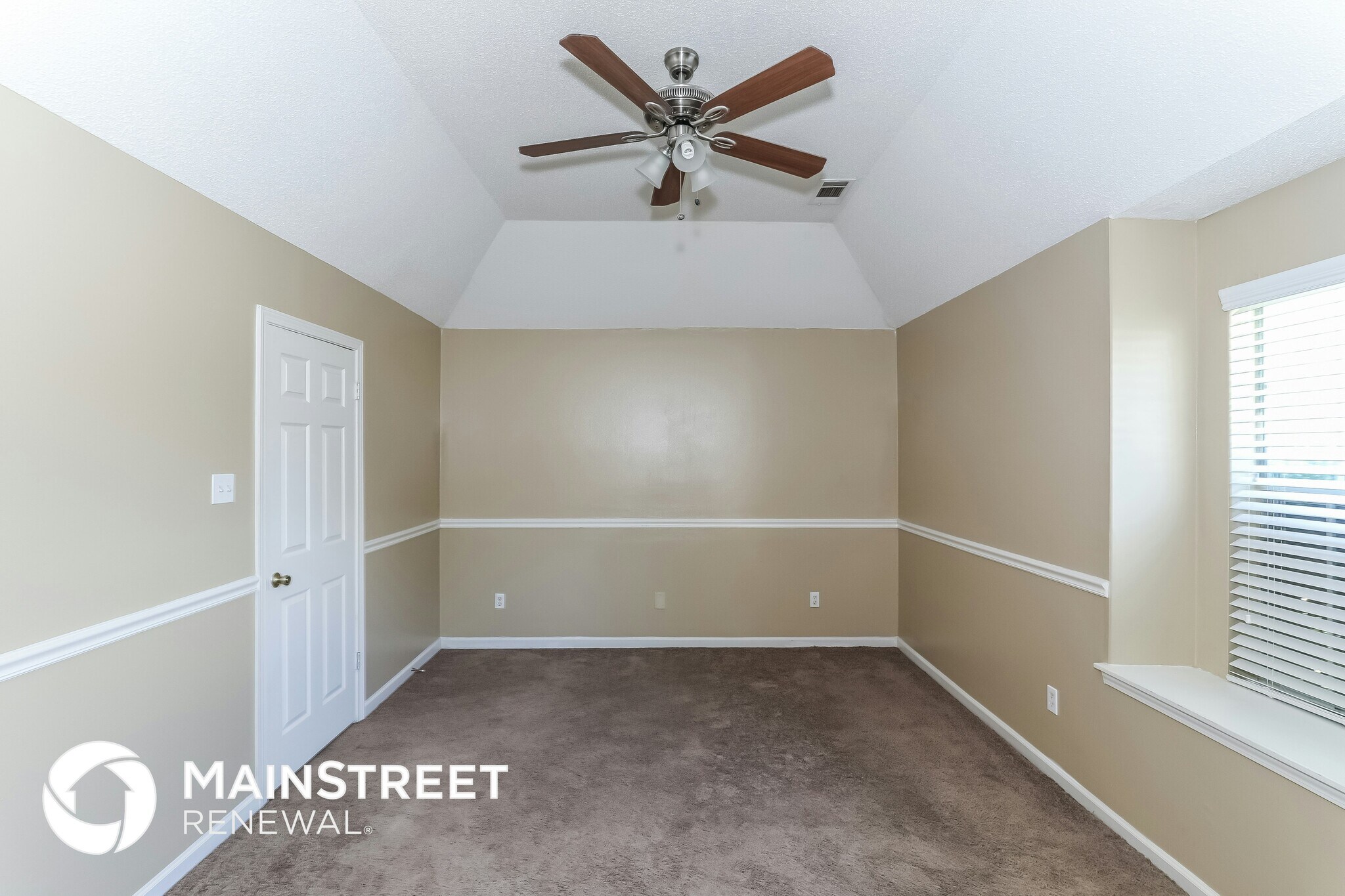 Building Photo - 4820 Greenlawn Cove