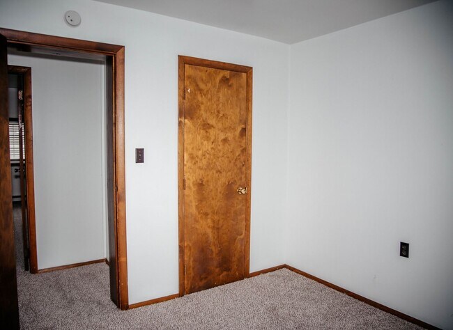 Building Photo - 45 E Willow St