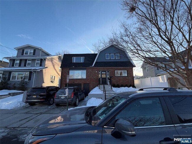 Building Photo - 200 Forest Ave